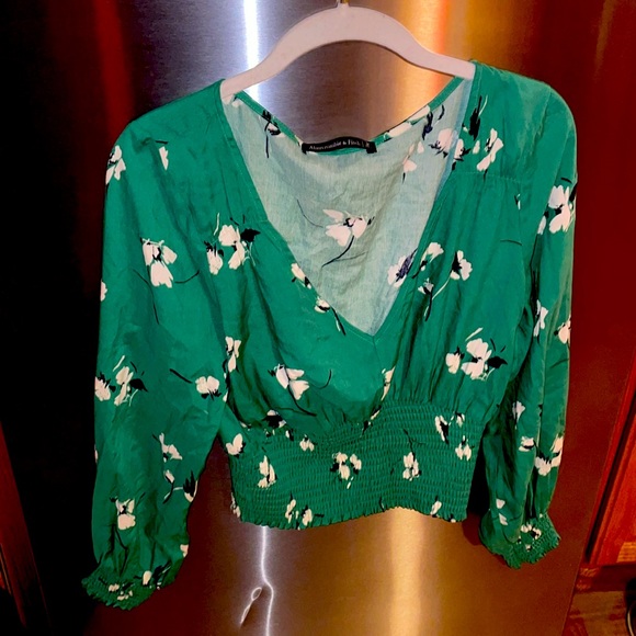 Abercrombie & Fitch Green Floral Crop 💚 - Picture 5 of 15